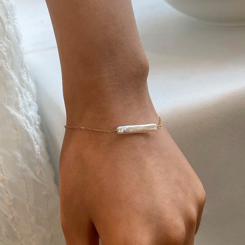 Minimalist Pearl Necklace and Bracelet